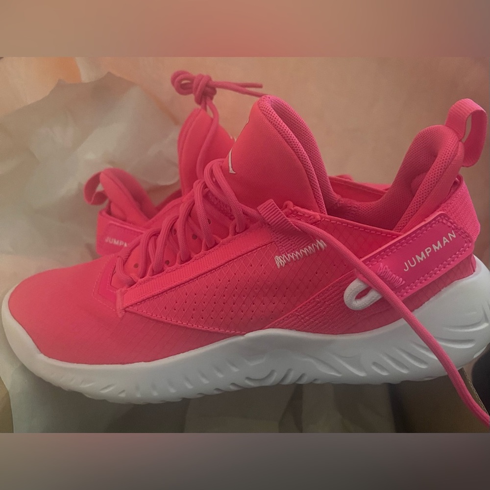 Jordan’s. Size 5.5Y (size 7 in women’s)